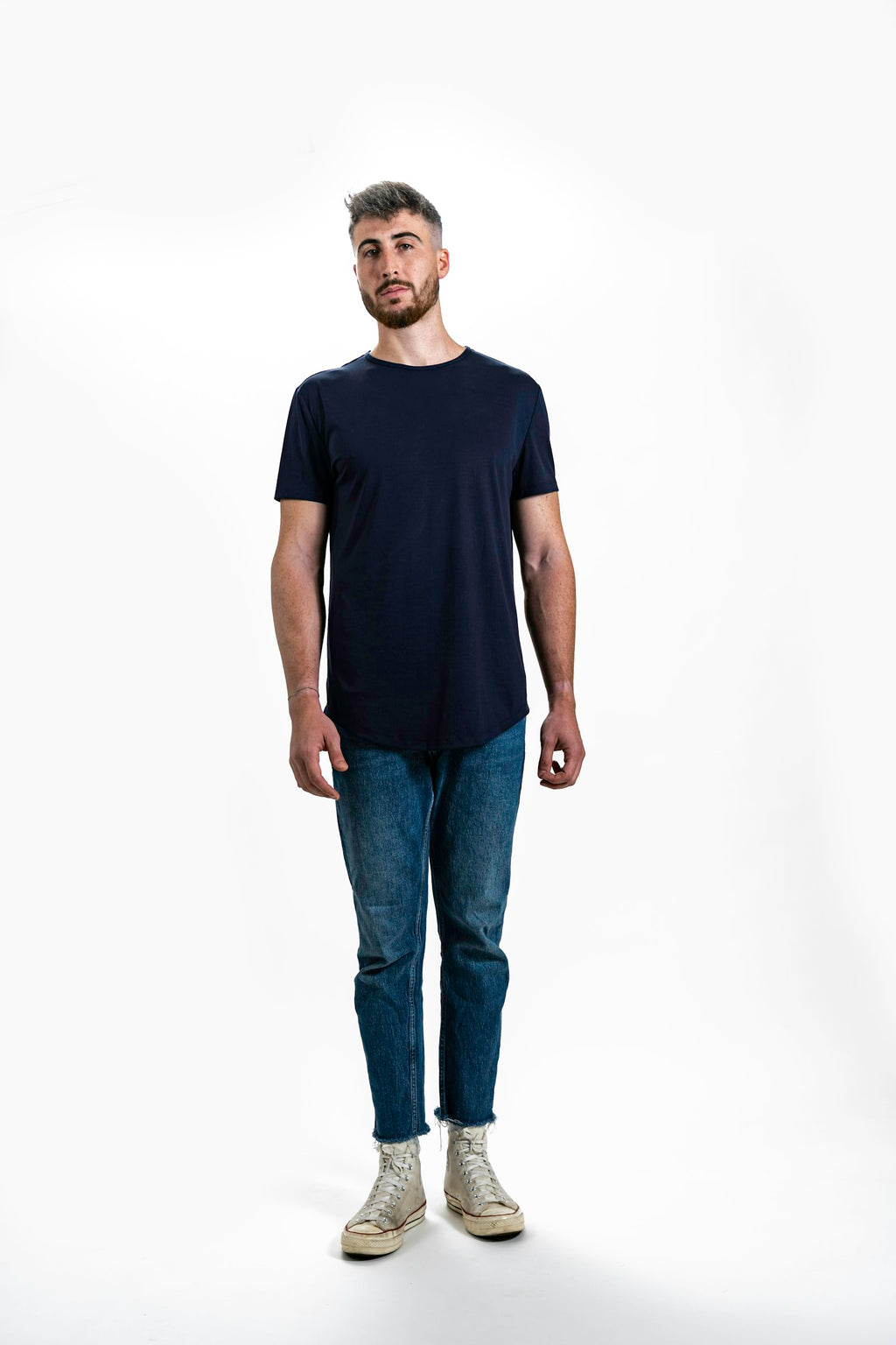 Essential Tee navy · vista 3