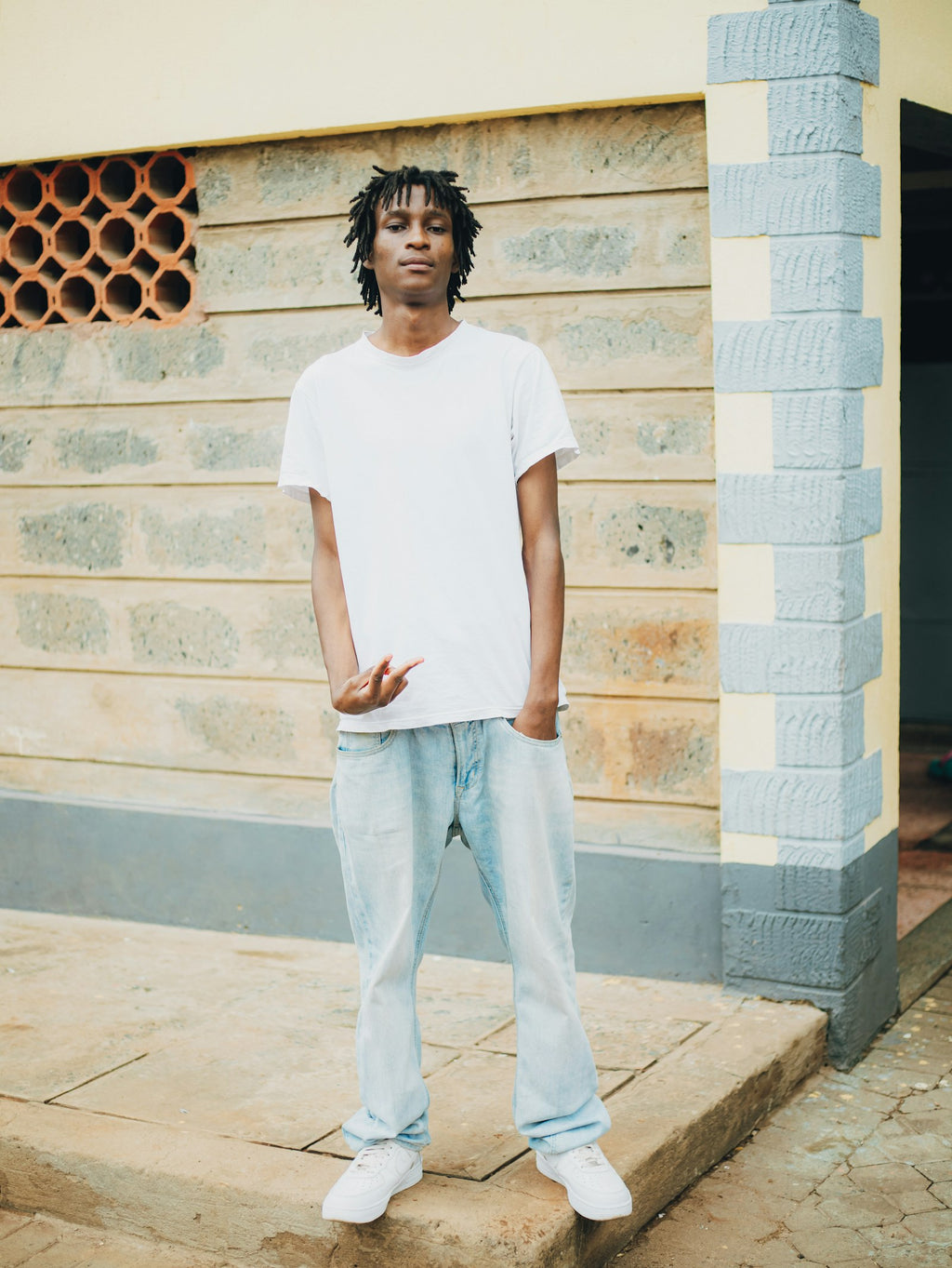 Essential Tee bianco · vista 3