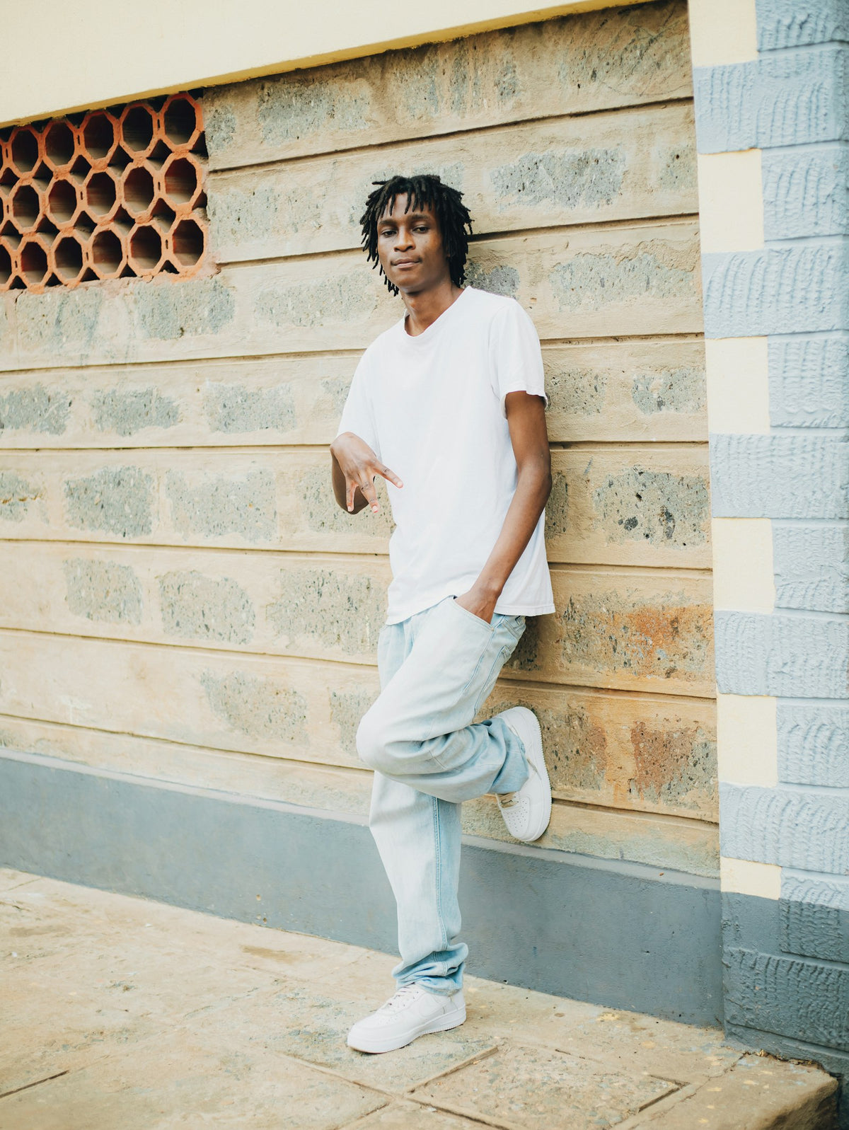 Essential Tee bianco · vista 4